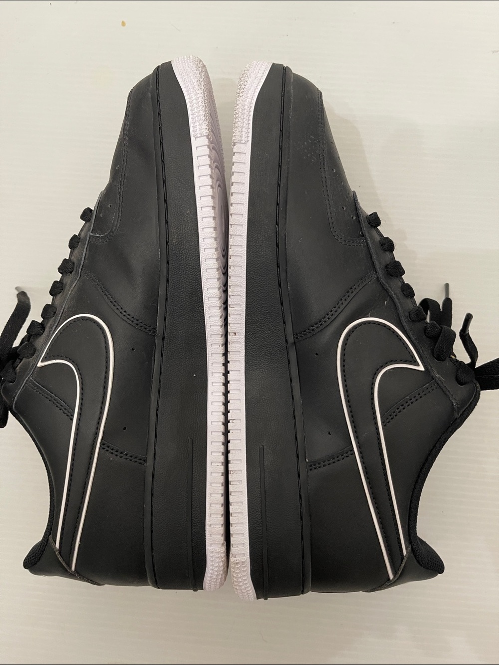 NIKE AIR FORCE 1 07 BLACK WHITE LEATHER SNEAKERS MENS SIZE 12 - Picture 12 of 14